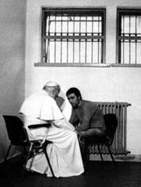 البابا يزور محمد علي أغا في سجنه